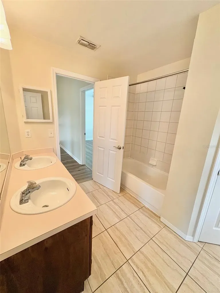 2813 Rolling Broak Drive Orlando FL 32837