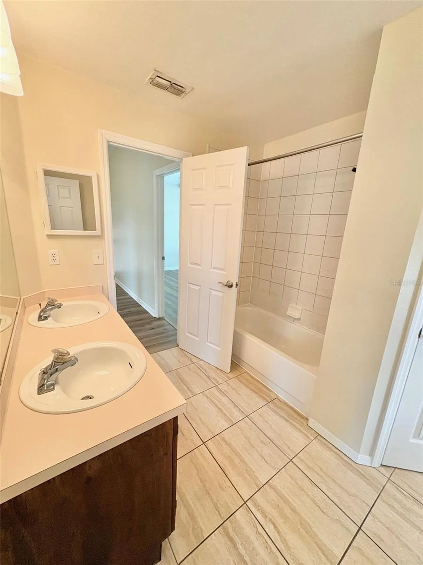 2813 Rolling Broak Drive Orlando FL 32837
