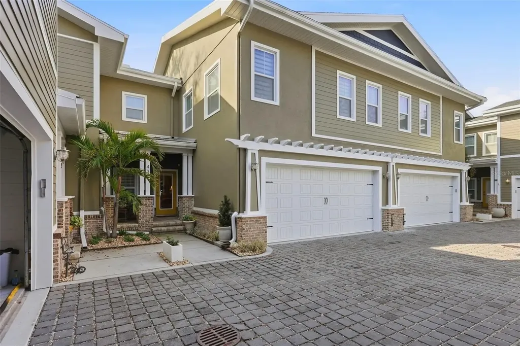 430 11th Avenue NE St Petersburg FL 33701