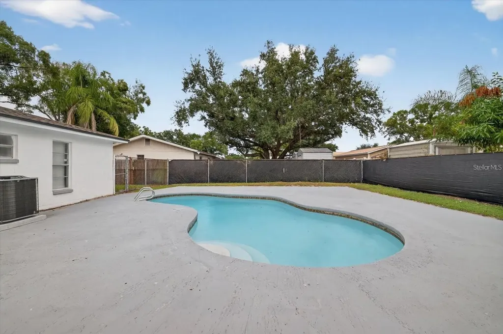 8609 Fish Lake Road Tampa FL 33619