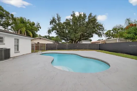 8609 Fish Lake Road Tampa FL 33619