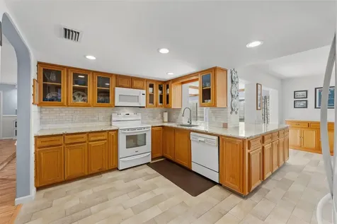 140 Valley Circle Brandon FL 33510