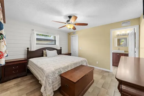 140 Valley Circle Brandon FL 33510