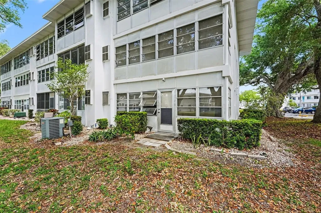 8402 111th Street N Seminole FL 33772