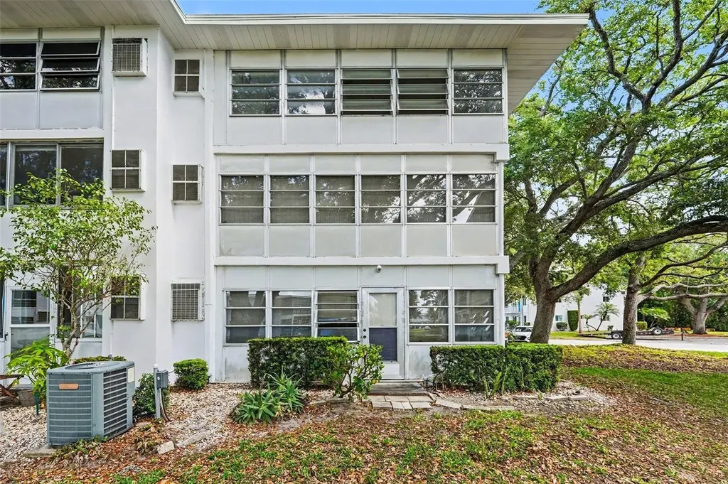 8402 111th Street N Seminole FL 33772