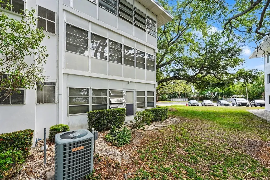 8402 111th Street N Seminole FL 33772