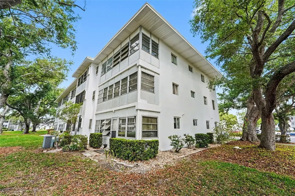 8402 111th Street N Seminole FL 33772