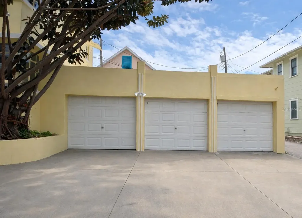 520 11th Avenue N St Petersburg FL 33701