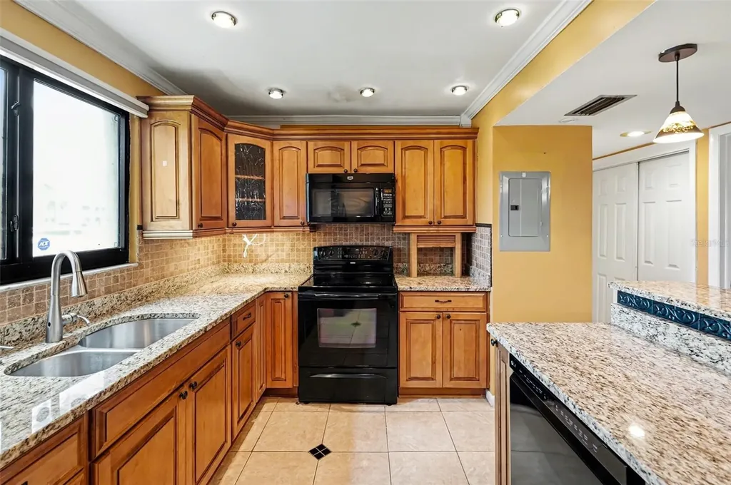 10755 Village Club Circle N St Petersburg FL 33716