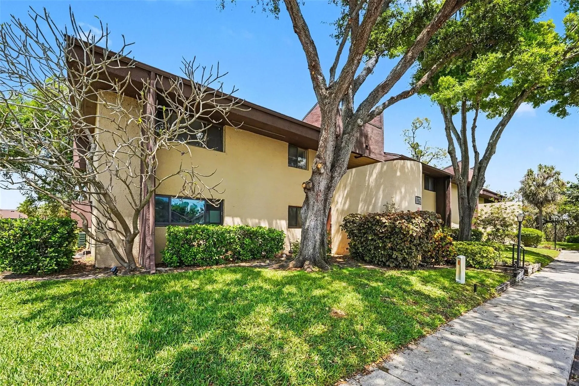 10755 Village Club Circle N St Petersburg FL 33716