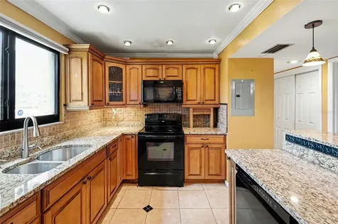 10755 Village Club Circle N St Petersburg FL 33716