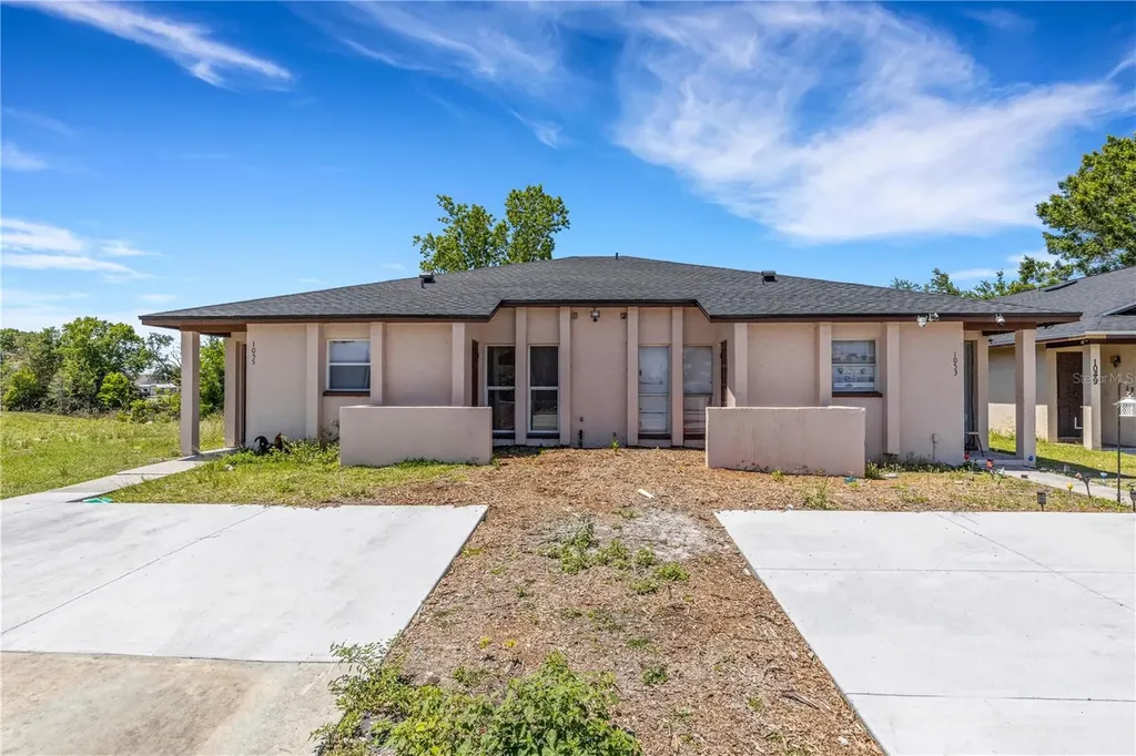 1053 / 1055 Captiva Point Lakeland FL 33801