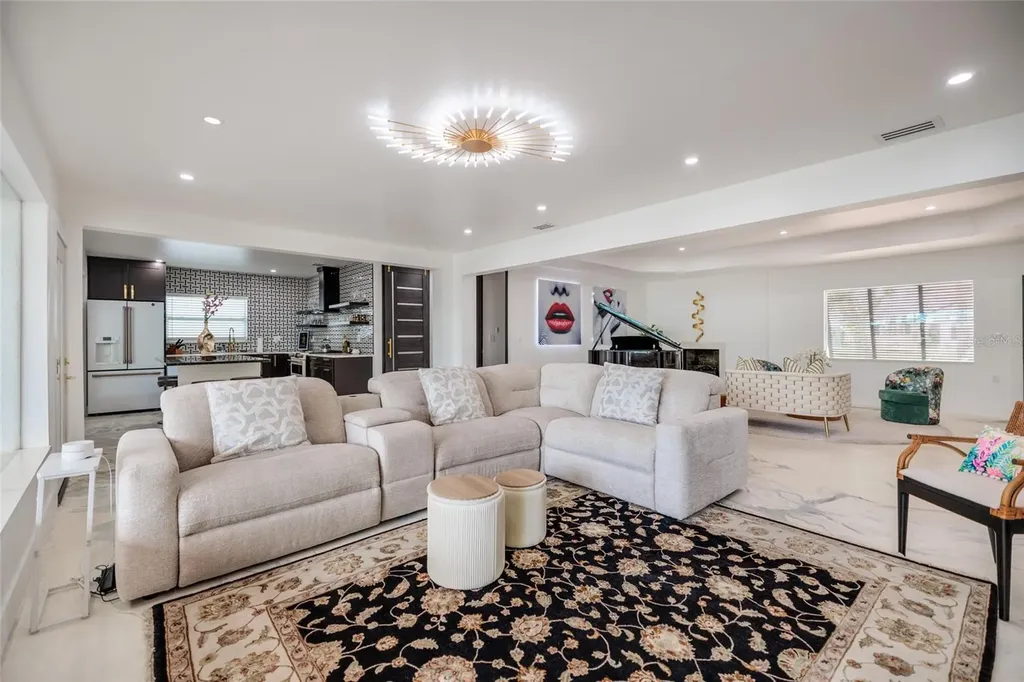 2216 S Occident Street Tampa FL 33629