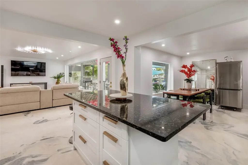 2216 S Occident Street Tampa FL 33629