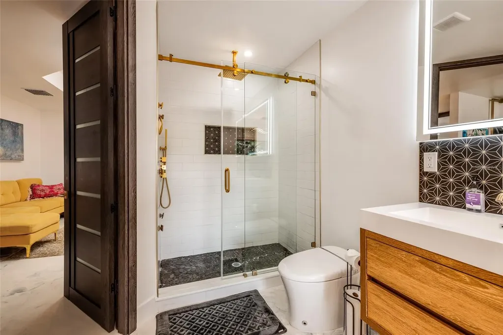 2216 S Occident Street Tampa FL 33629