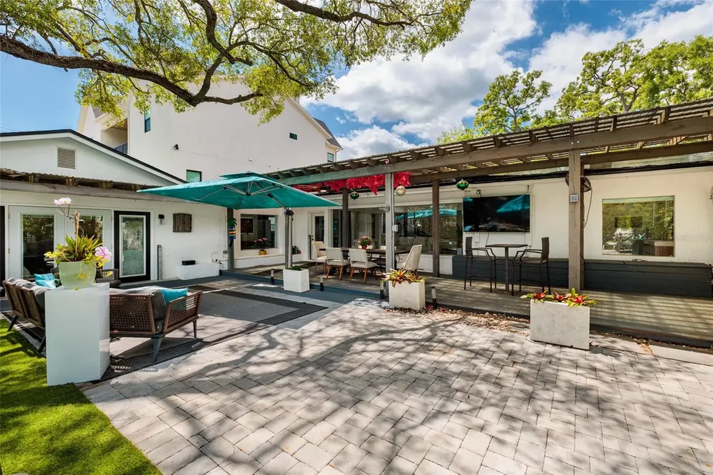 2216 S Occident Street Tampa FL 33629