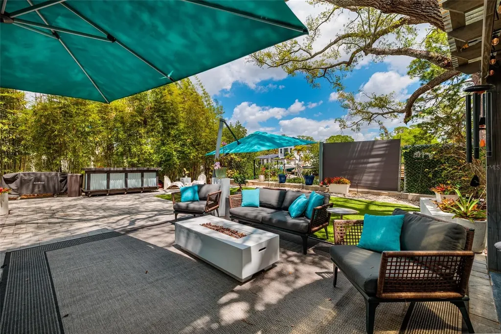 2216 S Occident Street Tampa FL 33629