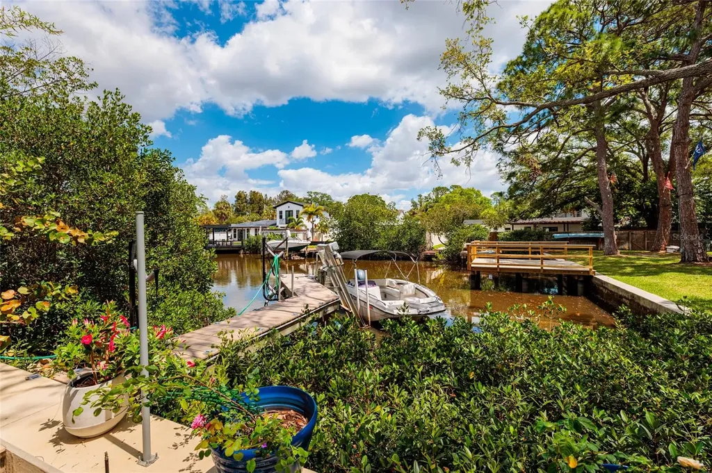 2216 S Occident Street Tampa FL 33629