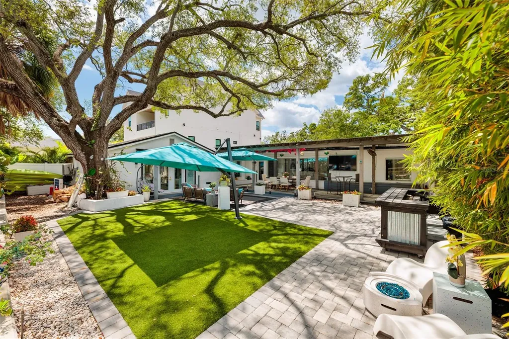 2216 S Occident Street Tampa FL 33629