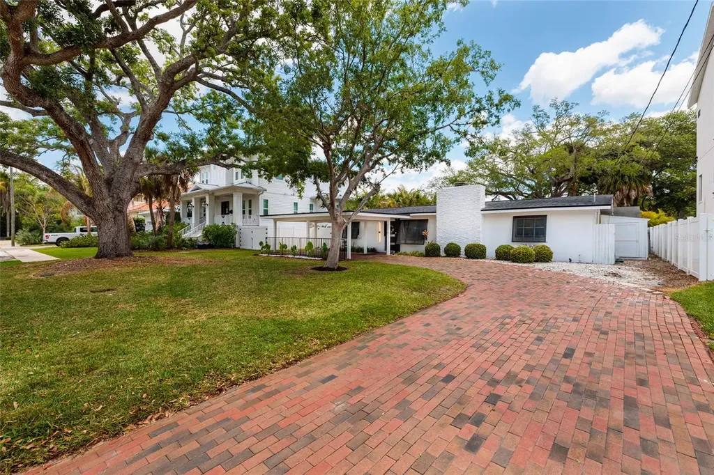 2216 S Occident Street Tampa FL 33629