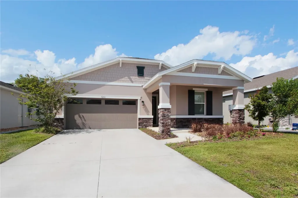 5208 Meadow Song Drive Okahumpka FL 34762