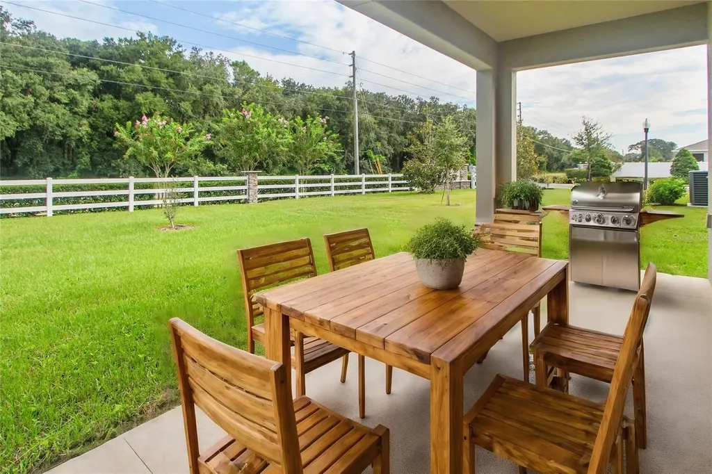 5208 Meadow Song Drive Okahumpka FL 34762