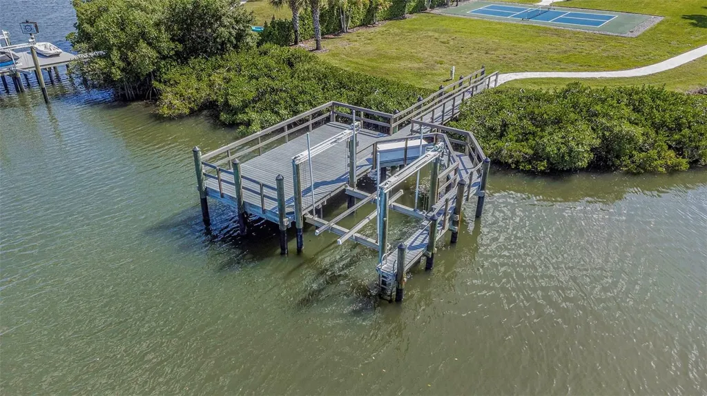 4028 Rocky Shores Drive Tampa FL 33634