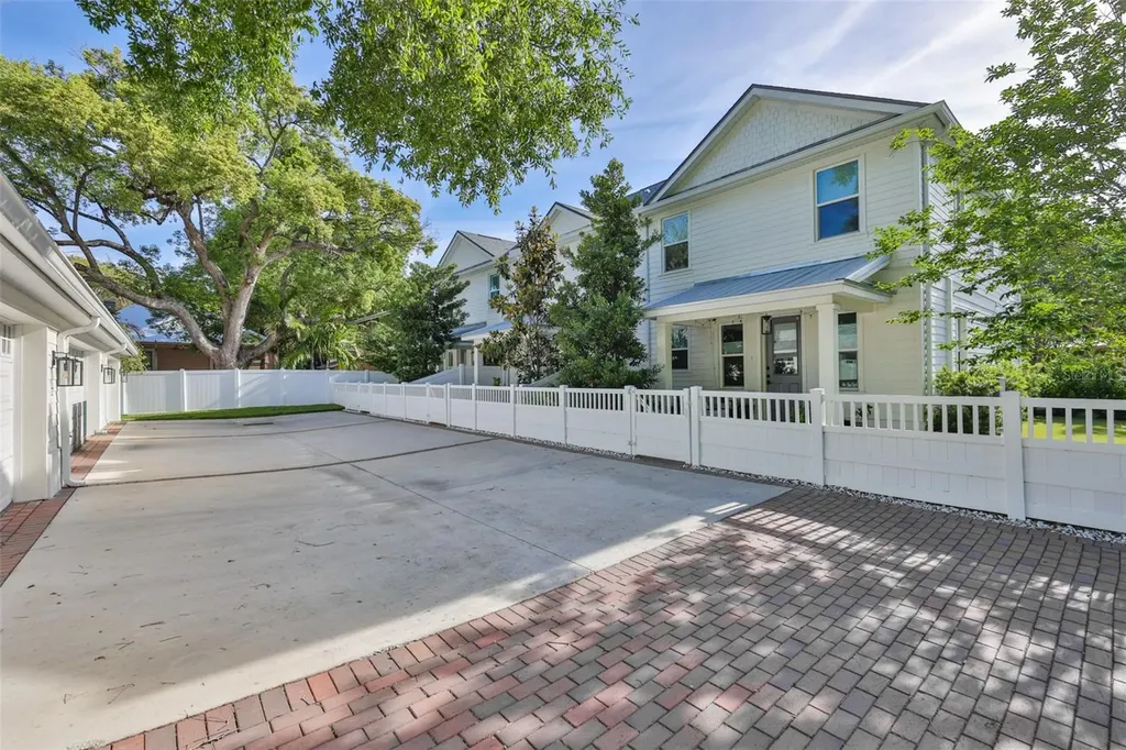 2204 N Central Avenue Tampa FL 33602