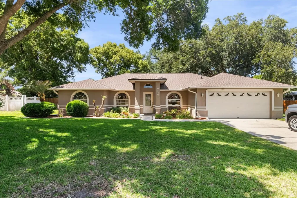 744 Cedar Knoll Drive N Lakeland FL 33809