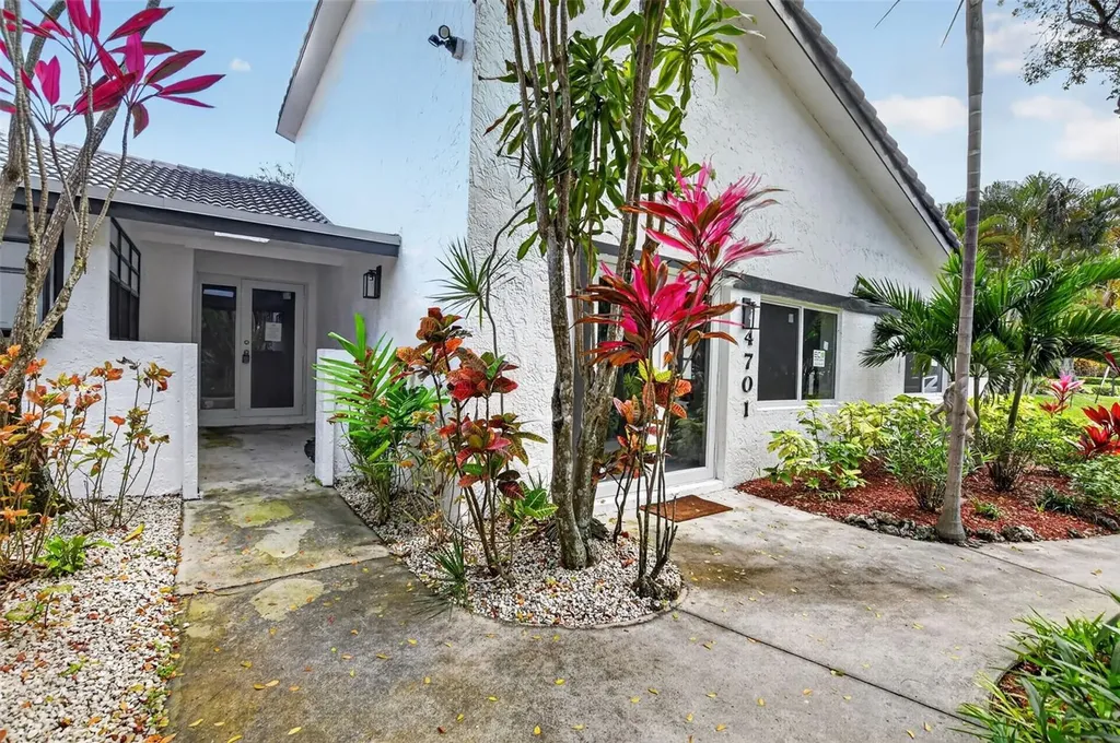 4701 NW 1st Place Deerfield Beach FL 33442