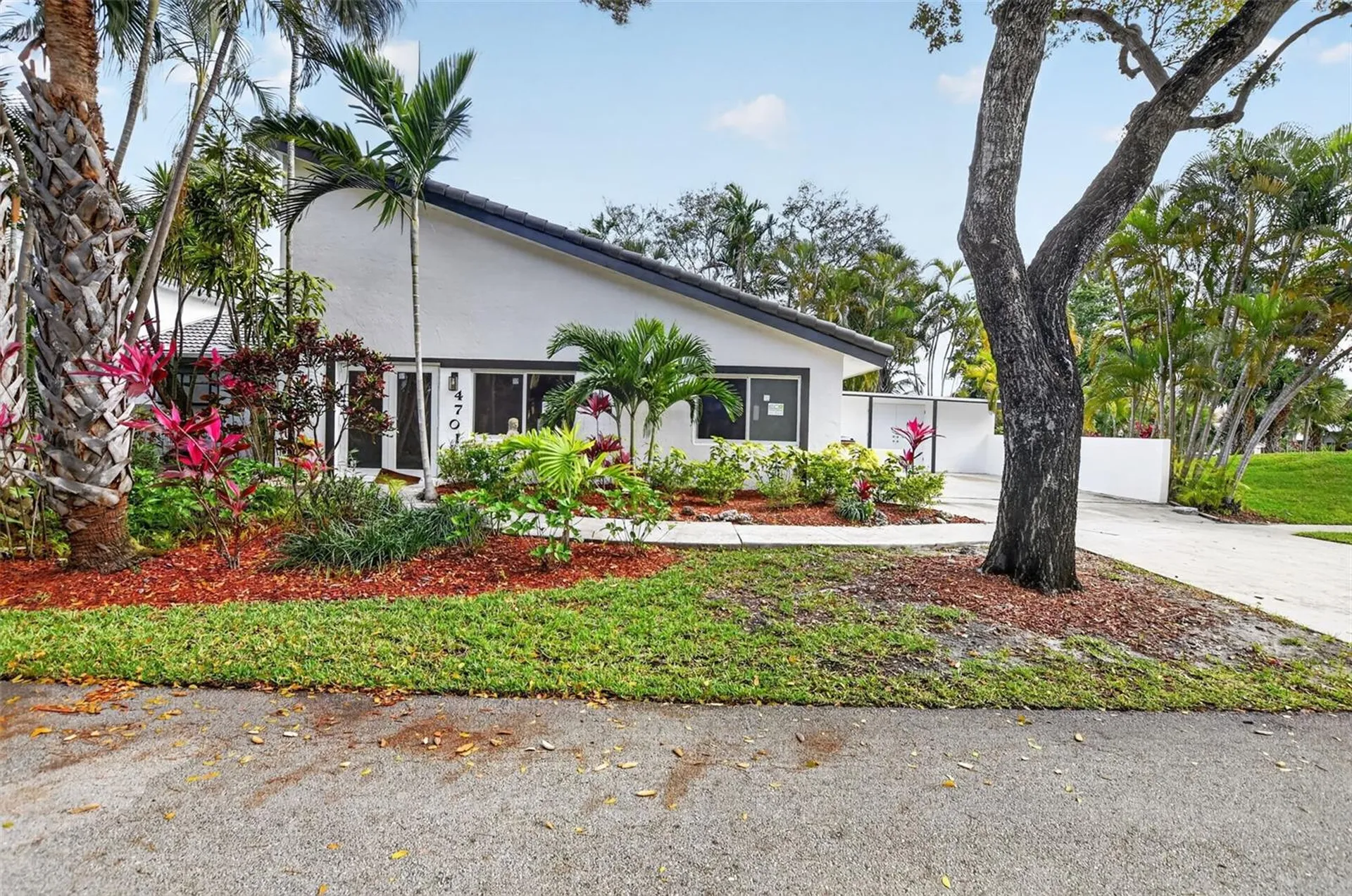 4701 NW 1st Place Deerfield Beach FL 33442