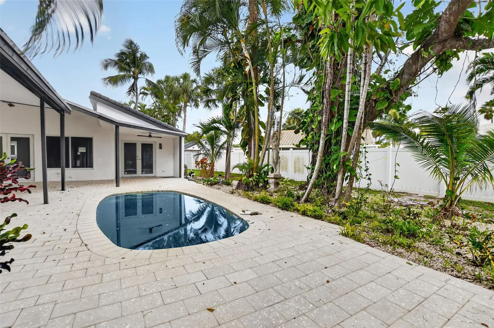 4701 NW 1st Place Deerfield Beach FL 33442