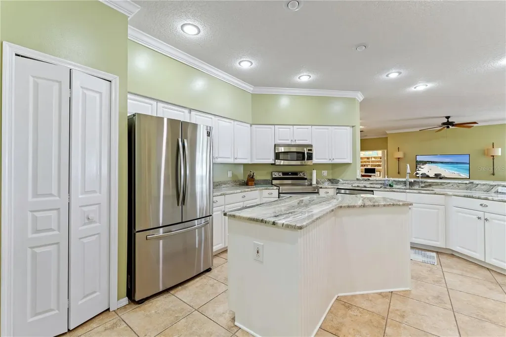 8715 Hidden Green Lane Tampa FL 33647