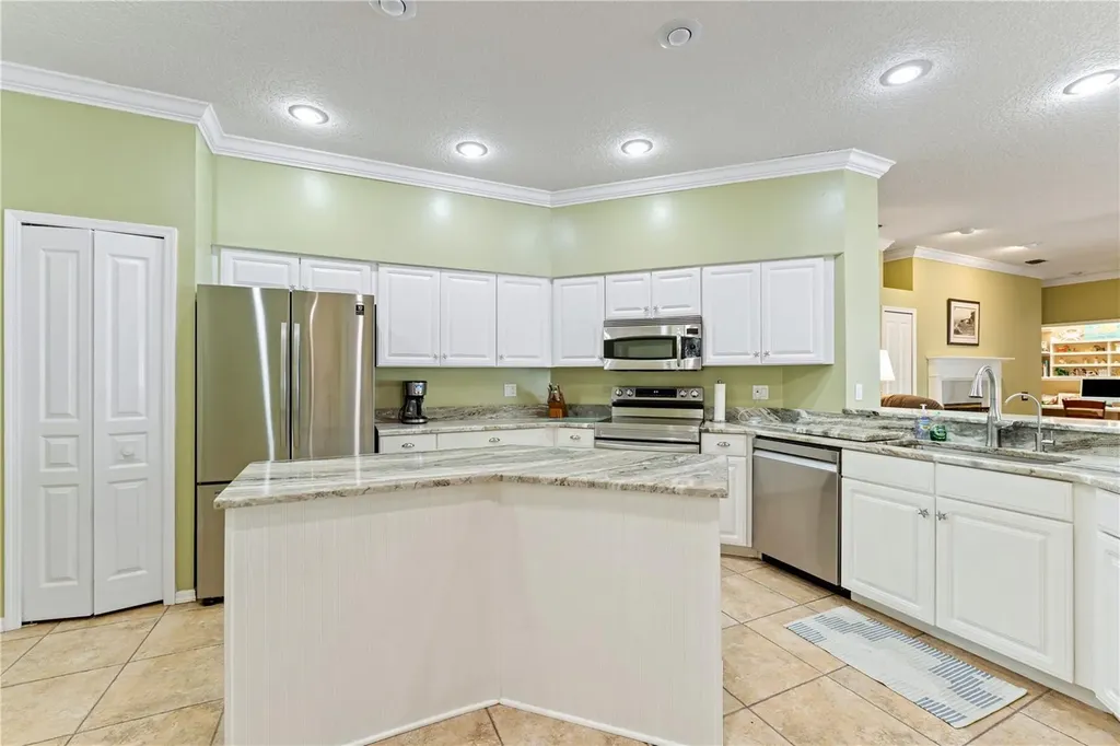 8715 Hidden Green Lane Tampa FL 33647