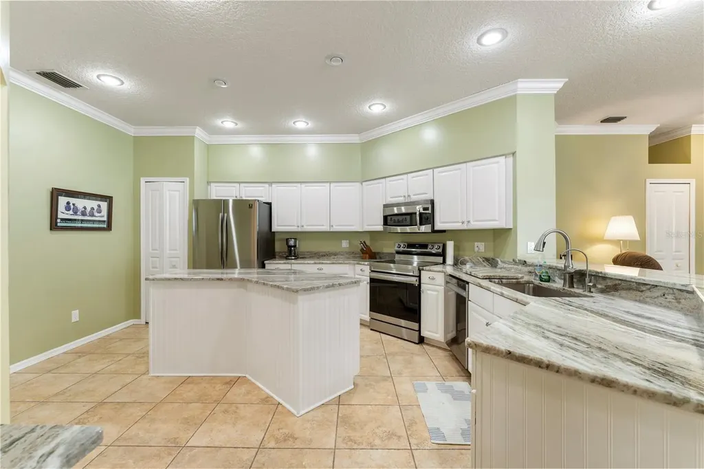 8715 Hidden Green Lane Tampa FL 33647