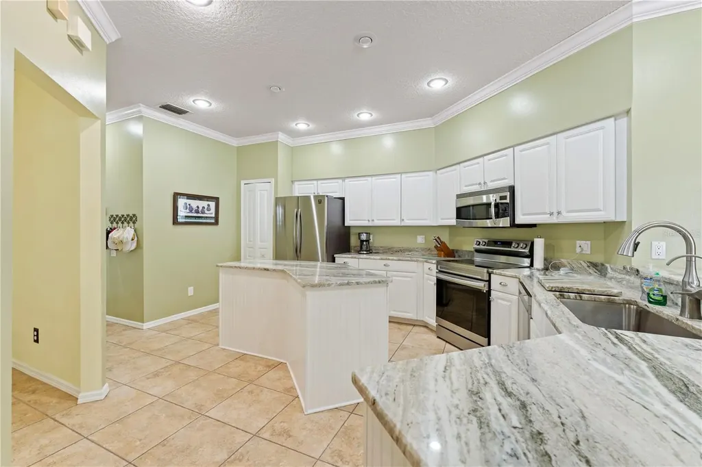 8715 Hidden Green Lane Tampa FL 33647