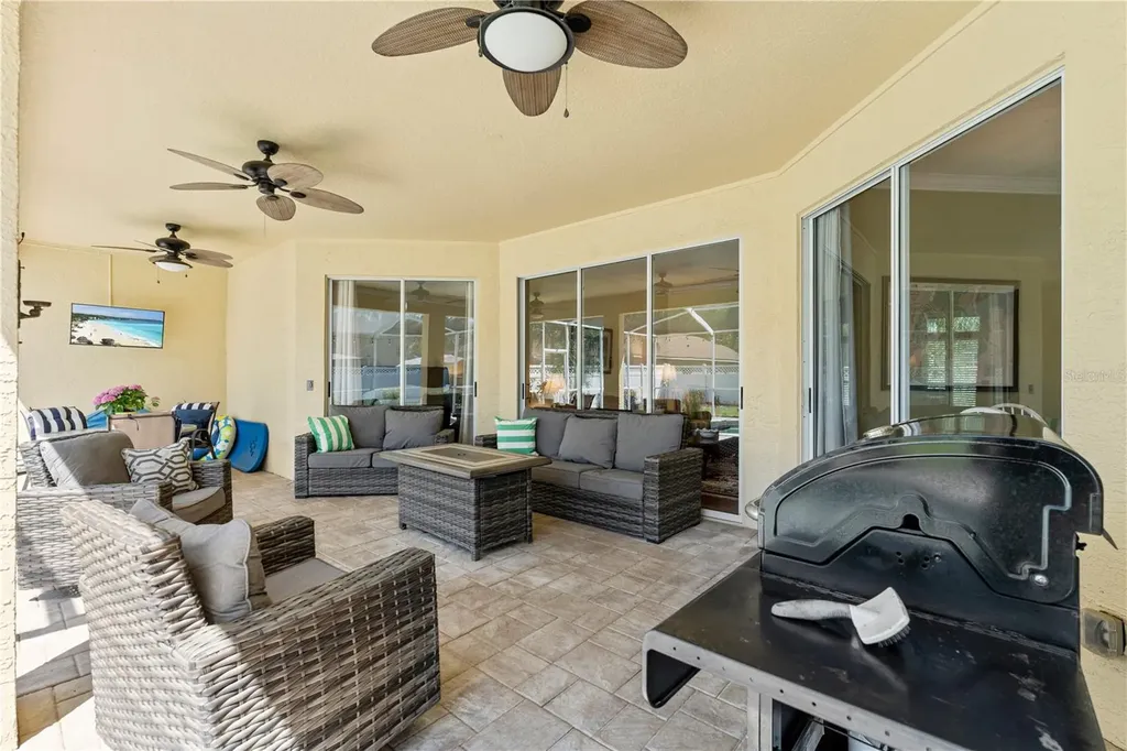 8715 Hidden Green Lane Tampa FL 33647