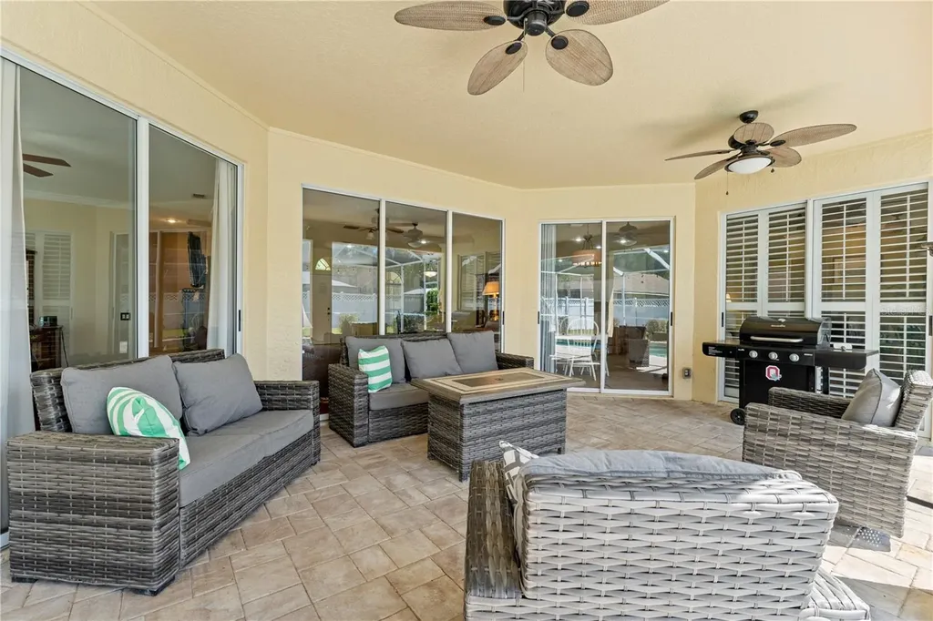 8715 Hidden Green Lane Tampa FL 33647