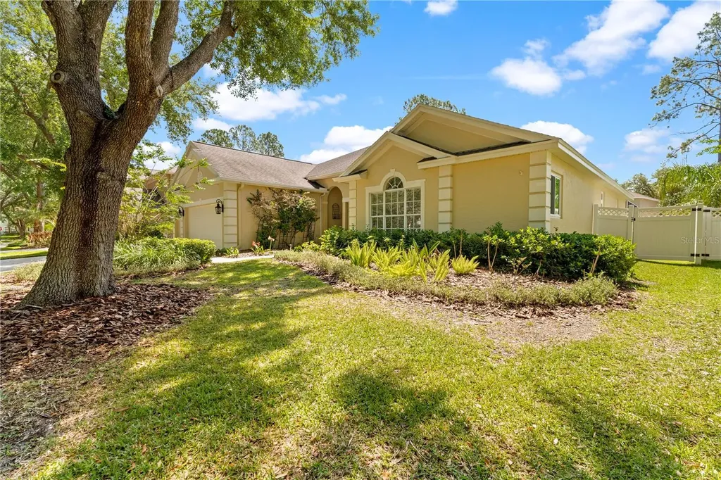 8715 Hidden Green Lane Tampa FL 33647
