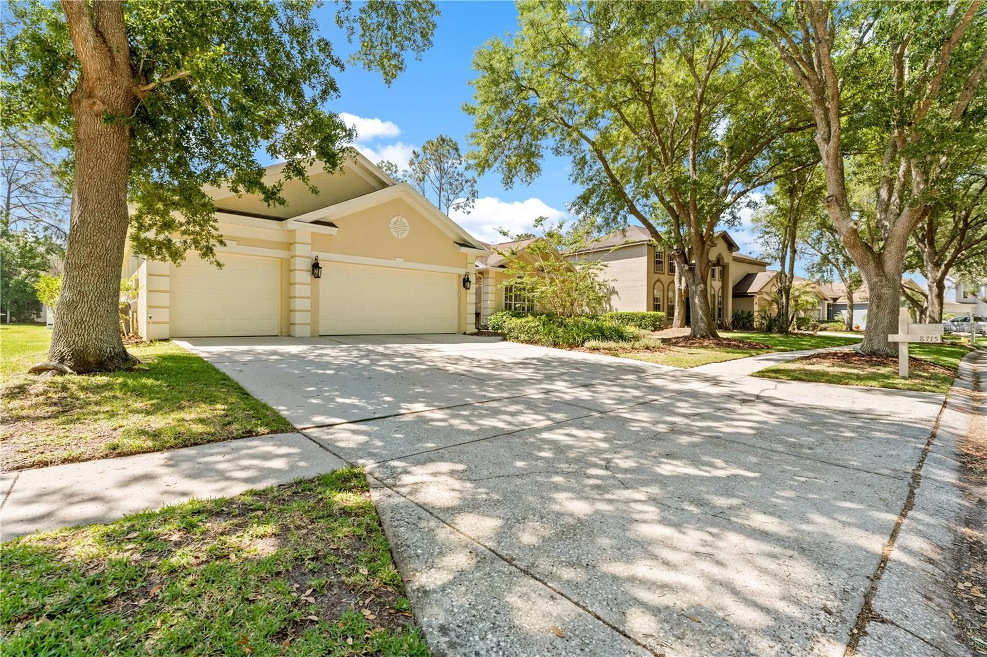 8715 Hidden Green Lane Tampa FL 33647