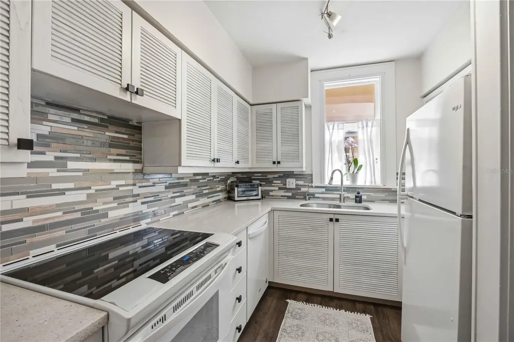 1221 N Palm Avenue Sarasota FL 34236