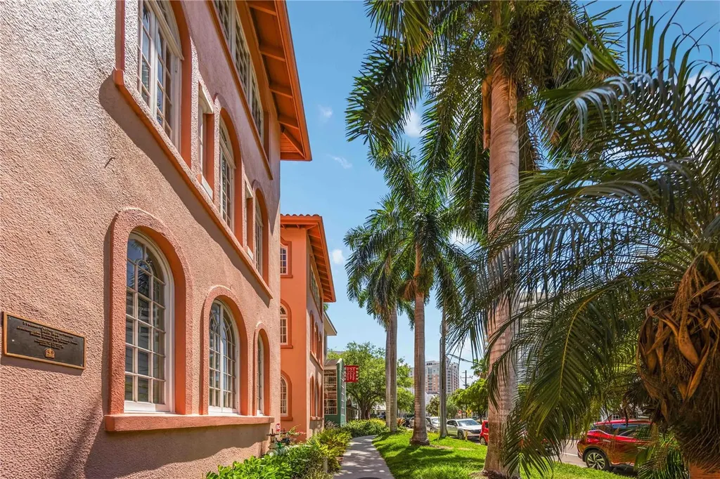 1221 N Palm Avenue Sarasota FL 34236