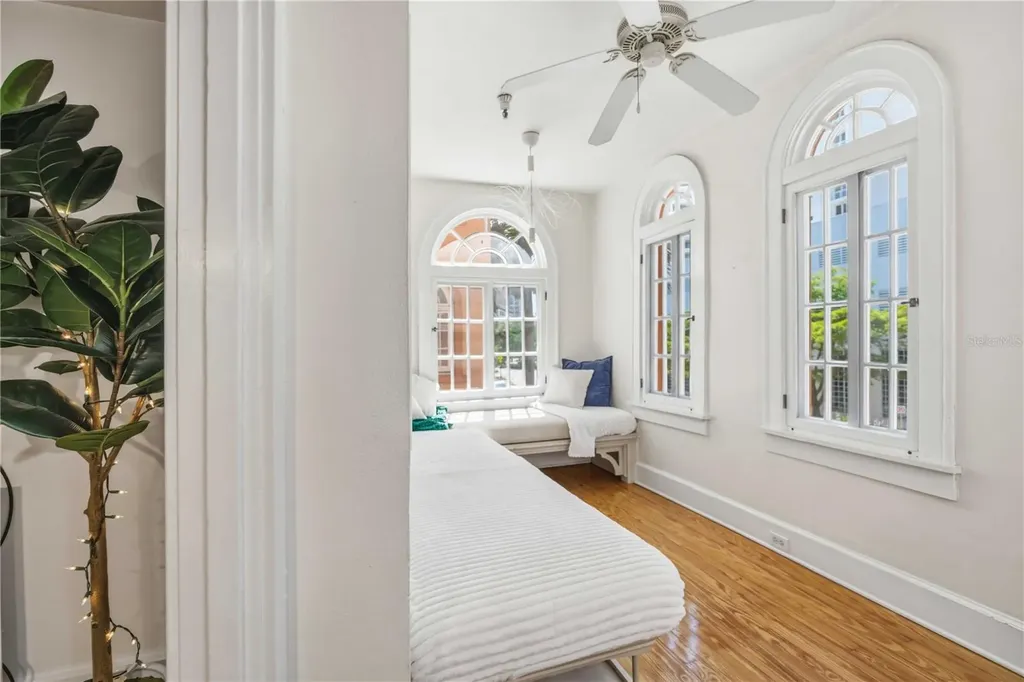 1221 N Palm Avenue Sarasota FL 34236