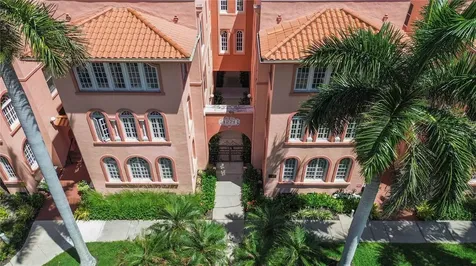 1221 N Palm Avenue Sarasota FL 34236