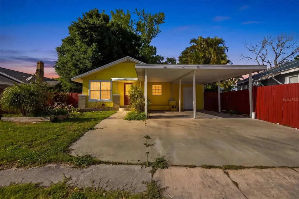 1110 27th Avenue W Bradenton FL 34205