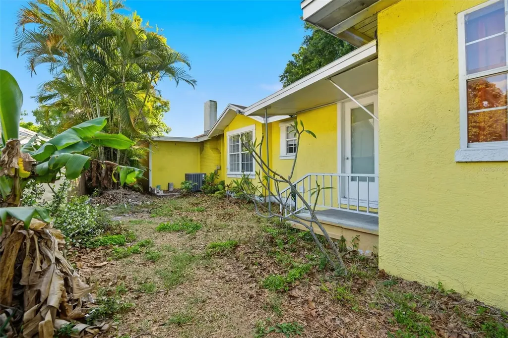 1110 27th Avenue W Bradenton FL 34205