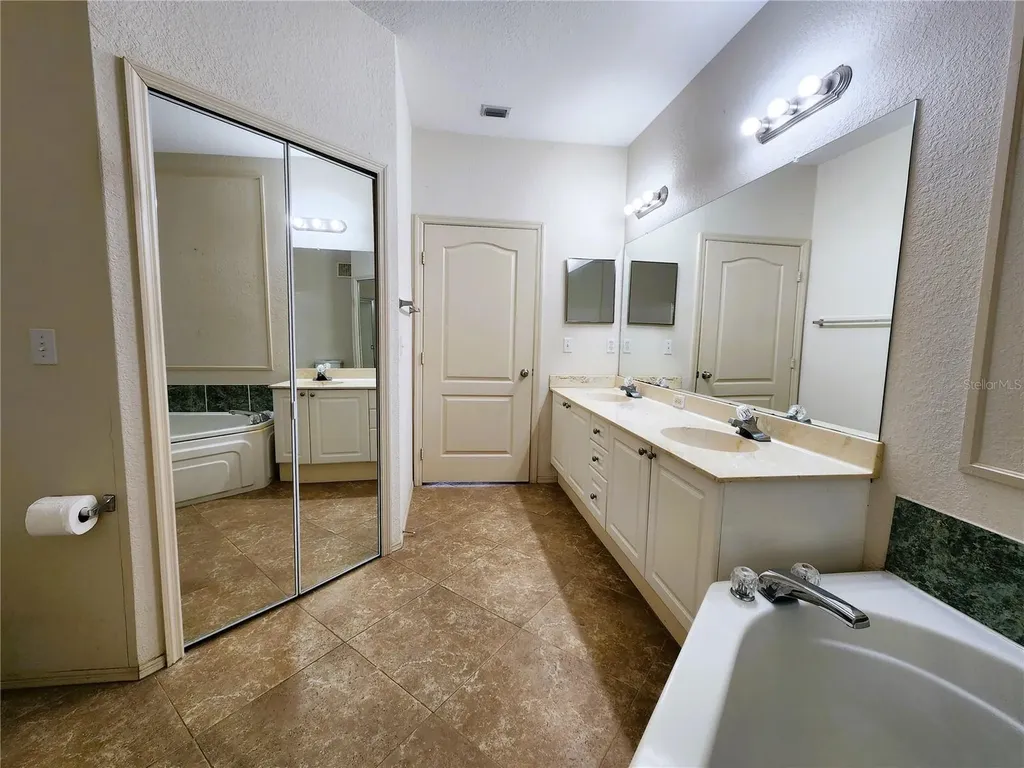 2733 Via Cipriani Clearwater FL 33764