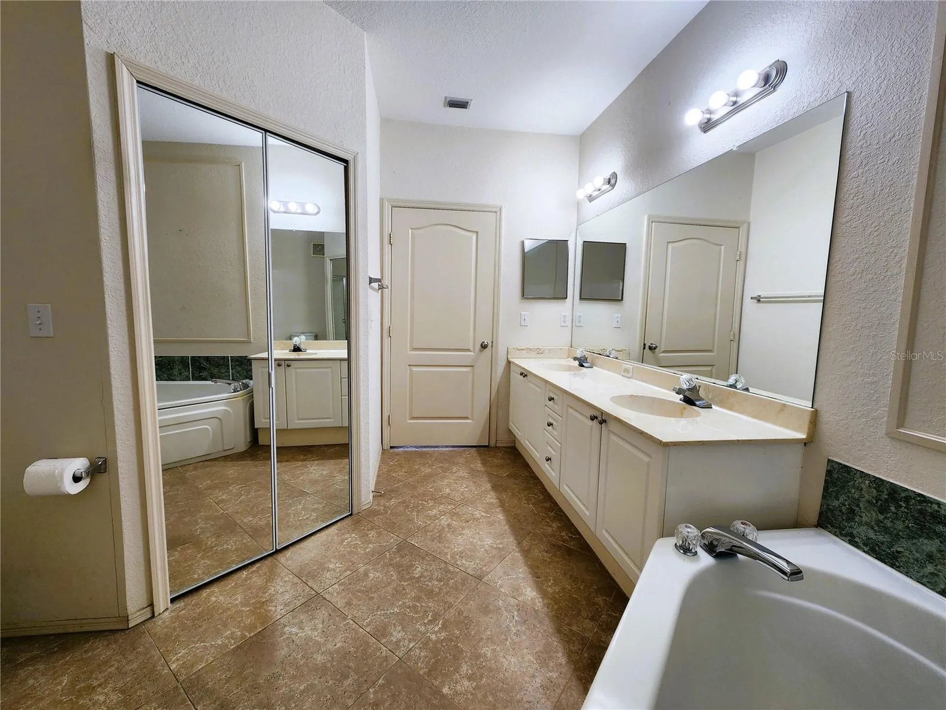 2733 Via Cipriani Clearwater FL 33764