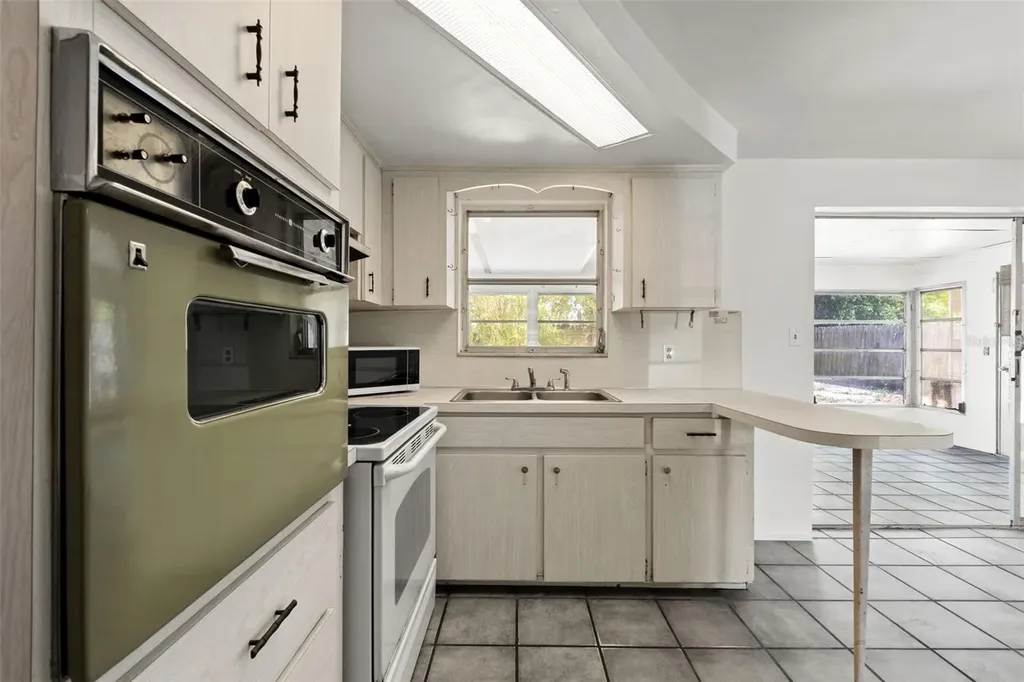 1050 Saxon Lane Holiday FL 34691