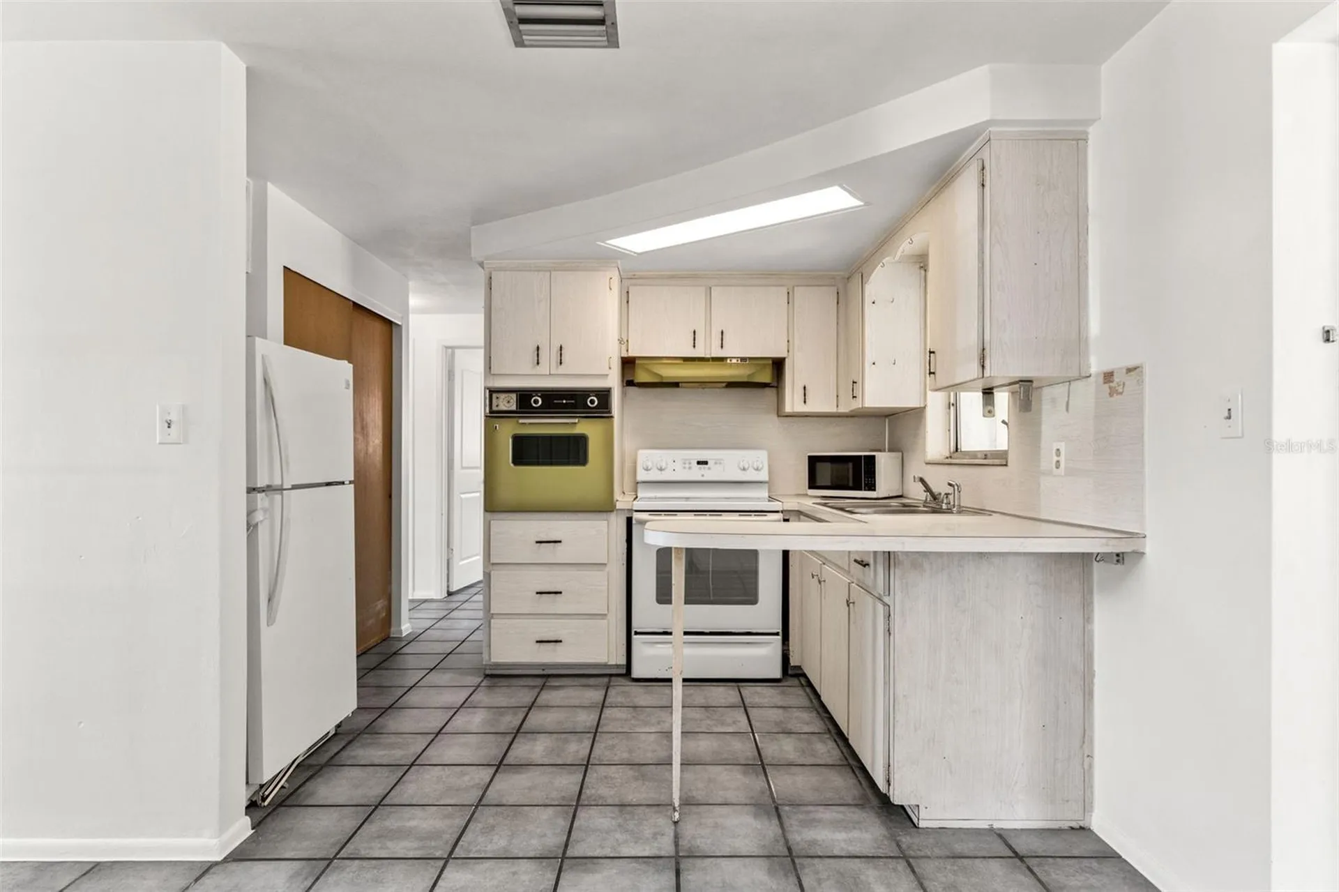 1050 Saxon Lane Holiday FL 34691